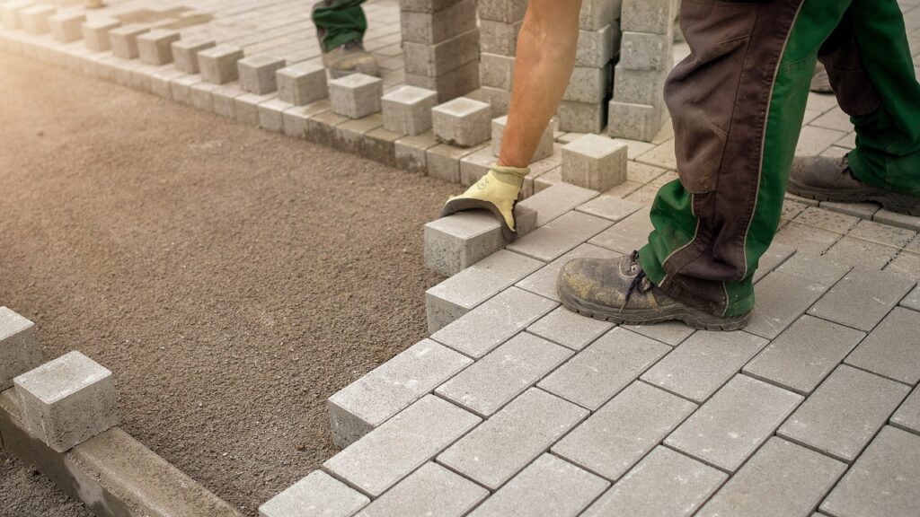 construction, worker, bricks-5770317.jpg